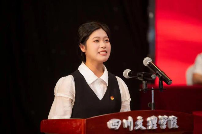 学校举行纪念五四运动105周年暨2024年学生表彰大会(图7) 学校举行纪念五四运动105周年暨2024年学生表彰大会(图7)