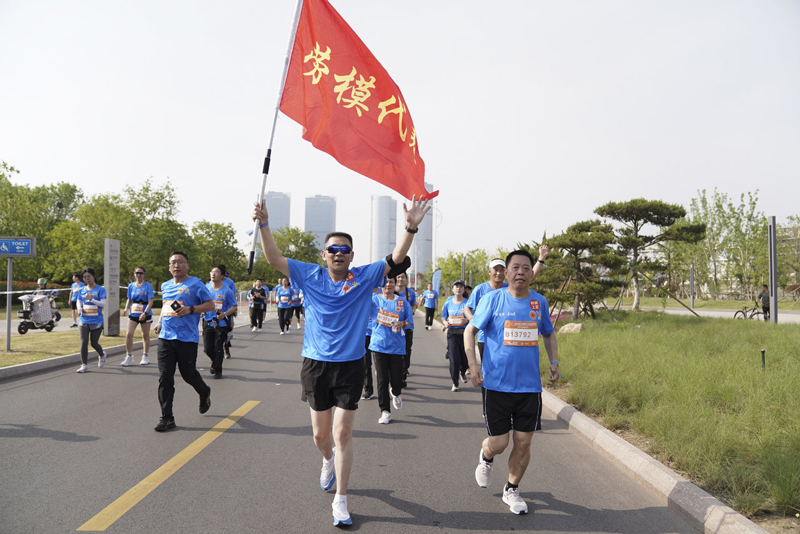 以奔跑的名义 致敬“劳动美”(图2) 以奔跑的名义 致敬“劳动美”(图2)