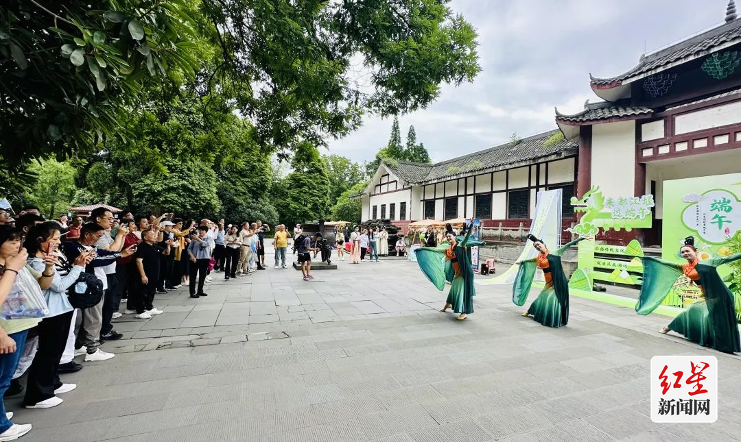 这个端午小长假都江堰市接待游客7209万人次(图1) 这个端午小长假都江堰市接待游客7209万人次(图1)