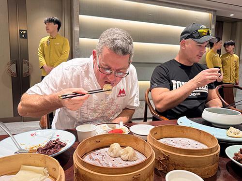 “China Travel”火爆 外国游客尝试中国新玩法(图3)