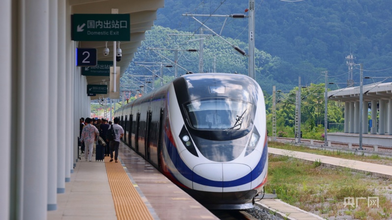 中老铁路国际旅客列车开行满1000列 累计发送旅客96万人次(图3) 中老铁路国际旅客列车开行满1000列 累计发送旅客96万人次(图3)
