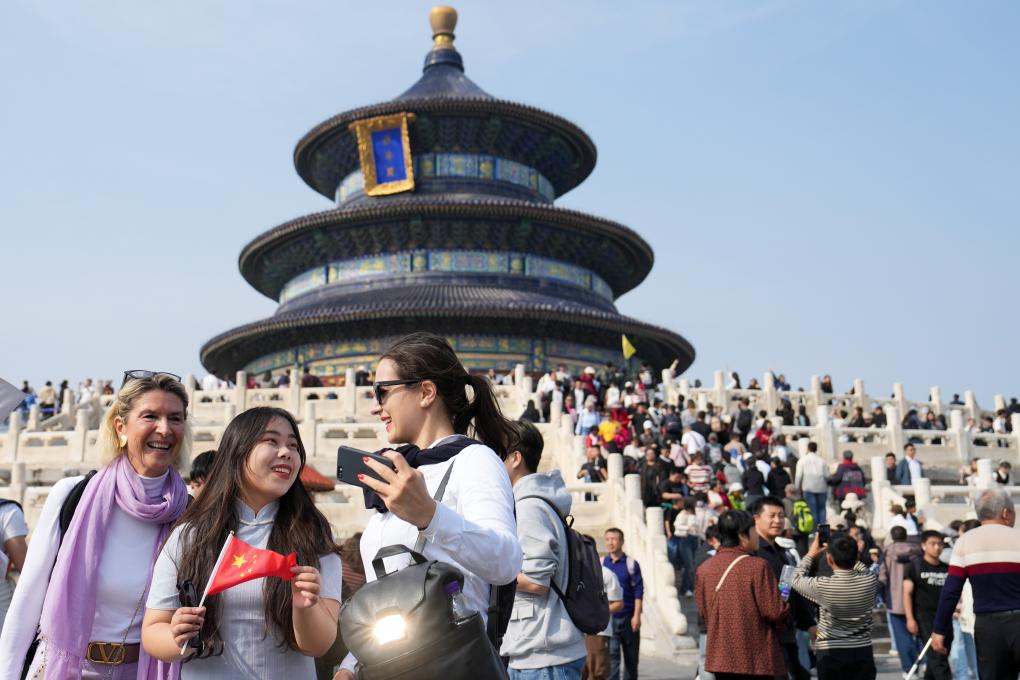 新华视点丨文旅融合出新出彩 消费市场活力涌动——2024年国庆假期盘点(图1) 新华视点丨文旅融合出新出彩 消费市场活力涌动——2024年国庆假期盘点(图1)