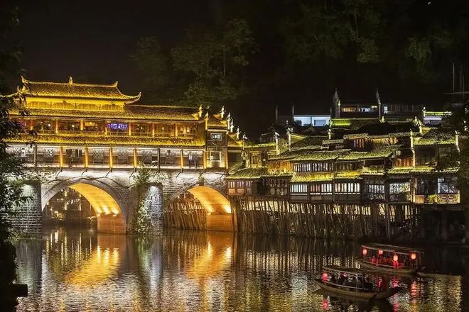 【2024超全】湖南张家界旅游攻略景点必去给大家介绍下(图3) 【2024超全】湖南张家界旅游攻略景点必去给大家介绍下(图3)