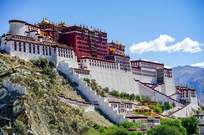 西藏旅游景点有哪些好玩的地方?西藏旅游必去十大景点推荐(图2) 西藏旅游景点有哪些好玩的地方?西藏旅游必去十大景点推荐(图2)